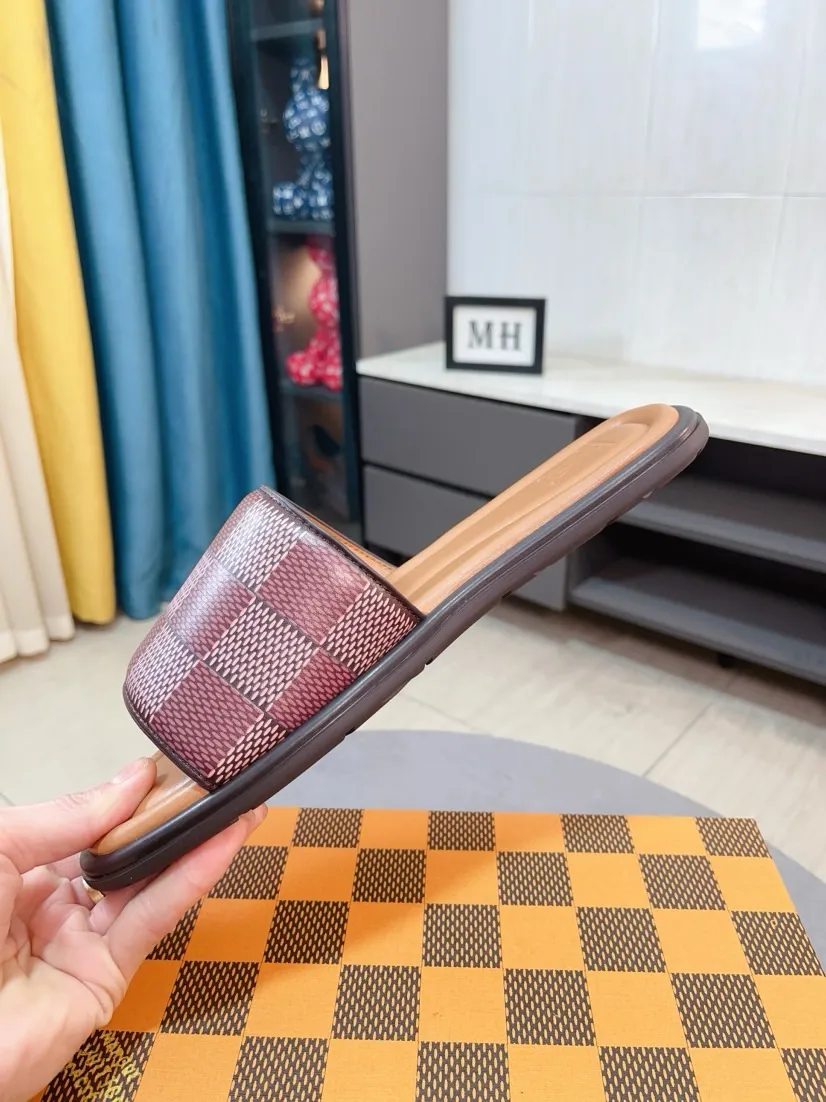 Men's shoes 💰340🌹🌹 (lv-Louis Vuitton) New men's slippers, high-end boutique, exquisite embossed logo decoration on the upper, fine workmanship, super soft soles, casual, loose and comfortable, a must-have in summer! \nsize：38-44